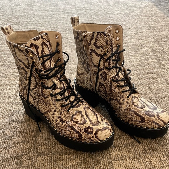 Y2K 90s style Vince Camuto snakeskin leather platform chunky boots - Picture 2 of 13